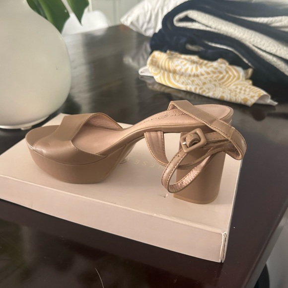 chinese laundry 9 1/2 new in box theresa smooth heels sandals - Picture 1 of 10